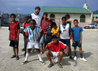 Photo of Joe playing football with some boys at JUCONI Ecuador